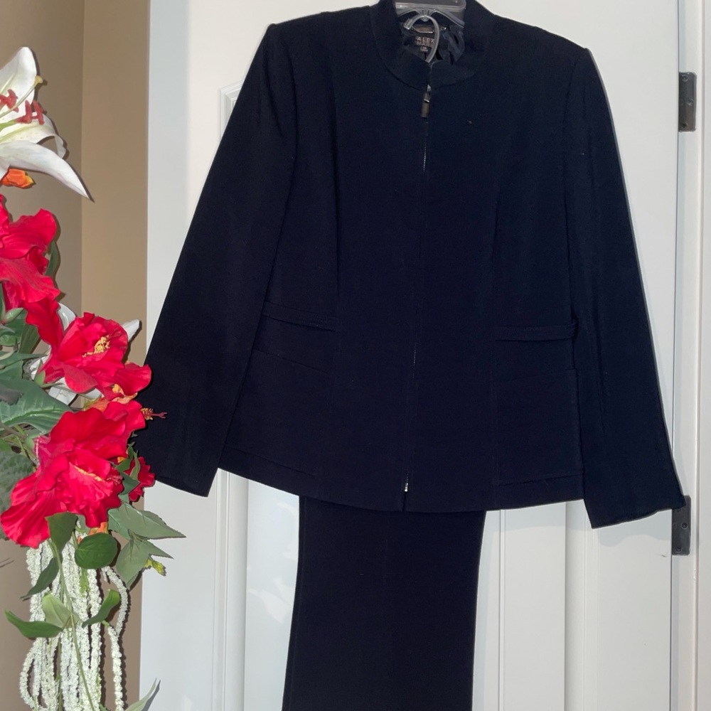 Women’s casual Ale Marie pants suit set size 14